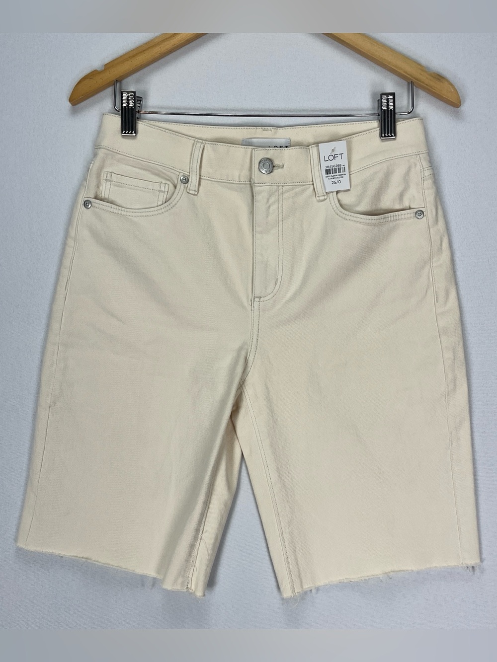 LOFT Denim Bermuda Shorts Womens Size 25/0 Cream 9.5” Length Cotton by NWT